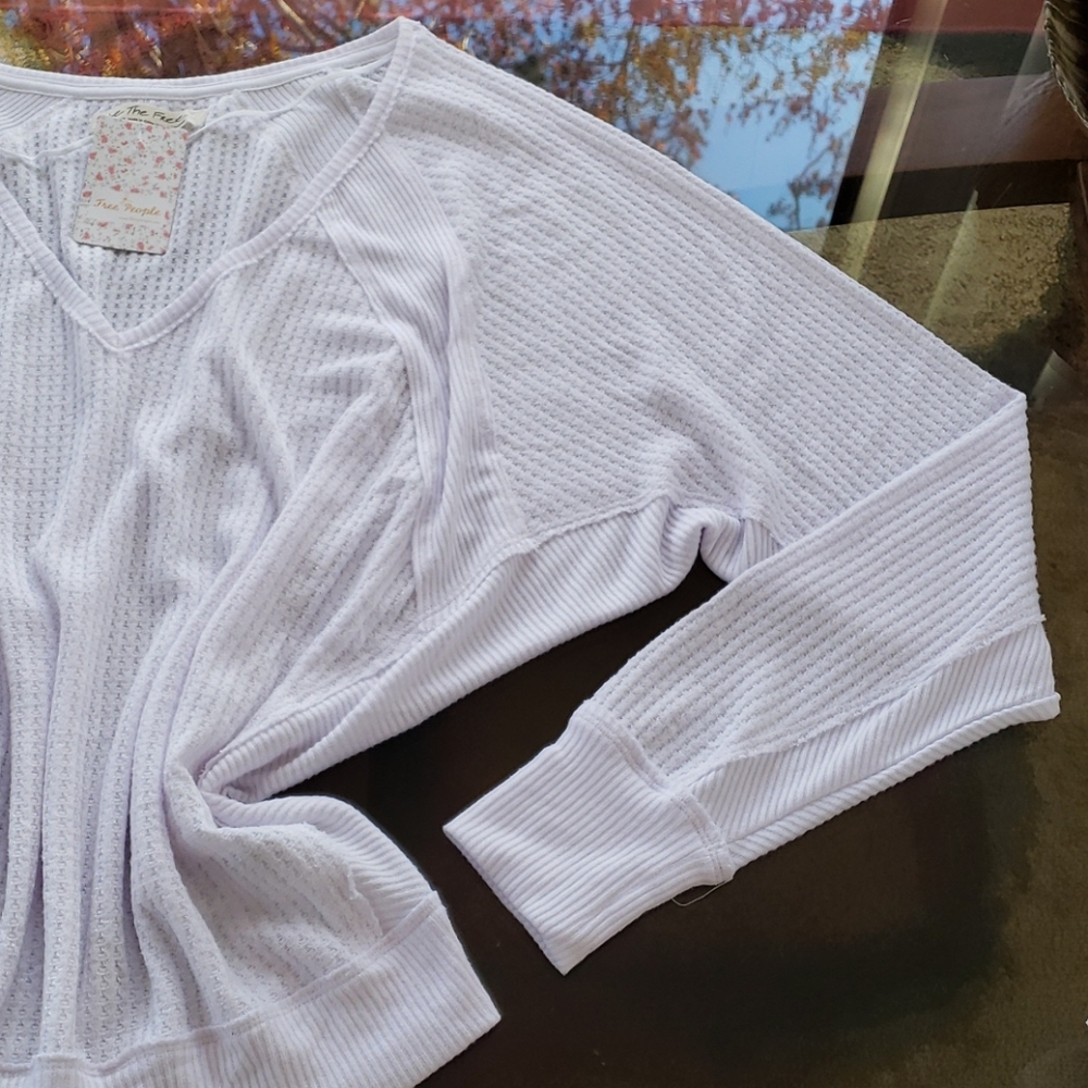 ❌🚫SOLD❌FREE PEOPLE WHITE SWEATER V-NECK SIZE M - Picture 3 of 13